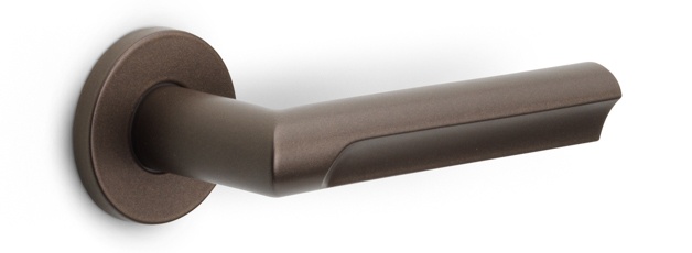 DR103-G - solid sprung door handle on rose PVD champagne
