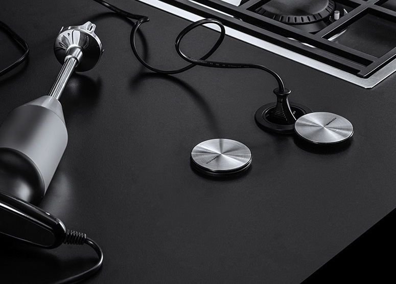 Smart power socket holder with Schuko socket